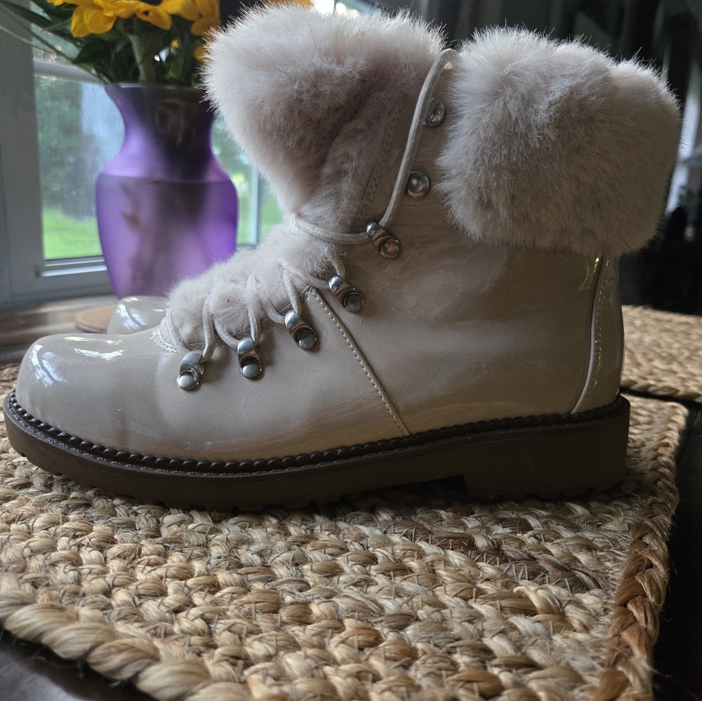 Esprit Women's Cream Fur-Lined Boots  Size 8. Excellent Condition